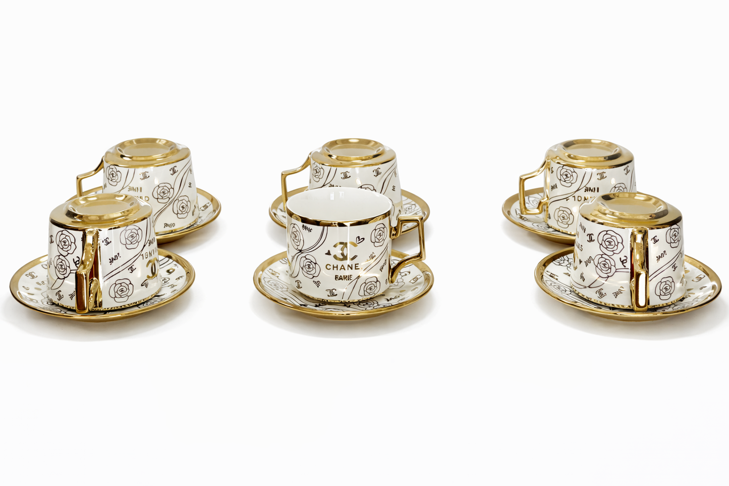 Ensemble tasses et sous-tasses en porcelaine