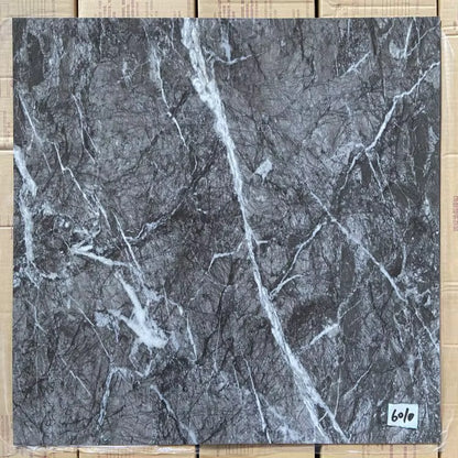 PVC SOL CARRÉ AUTOCOLLANT 60×60 CM – 28 PIÈCES / PAQUET