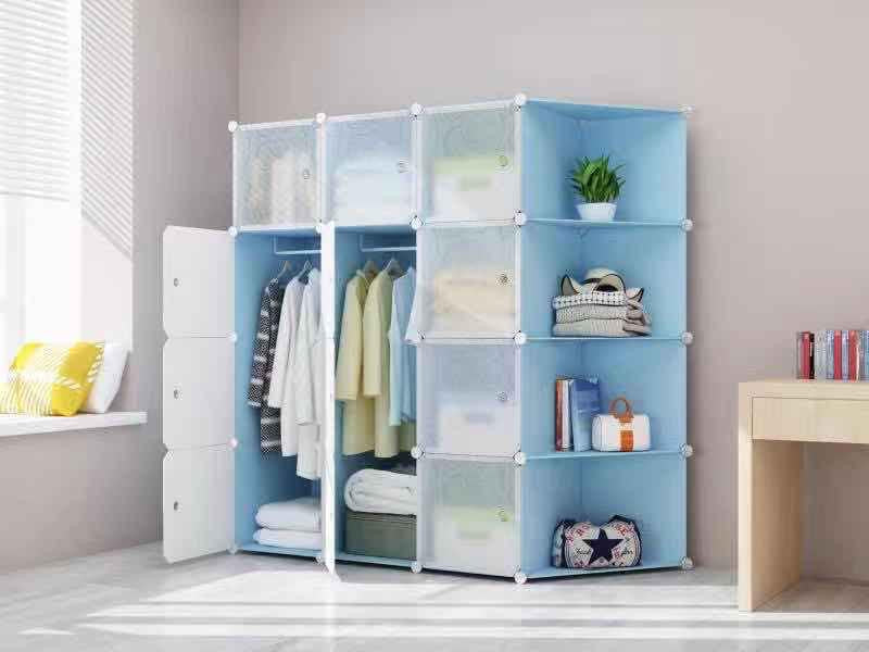 Armoire 3 battants en plastique plus 4 étagère