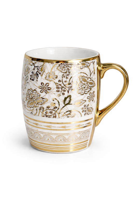 Tasse en porcelaine motif doré