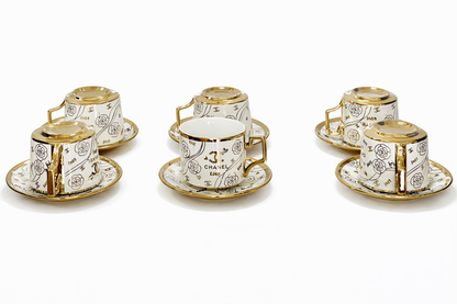 Ensemble tasses et sous-tasses en porcelaine
